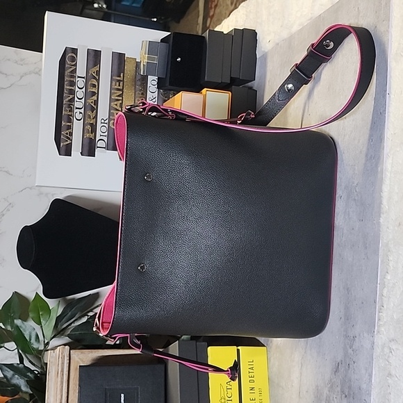 Louis Vuitton LockMe Noir - Picture 3 of 16